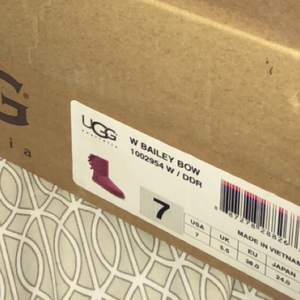 Uggs - Picture 3 of 3